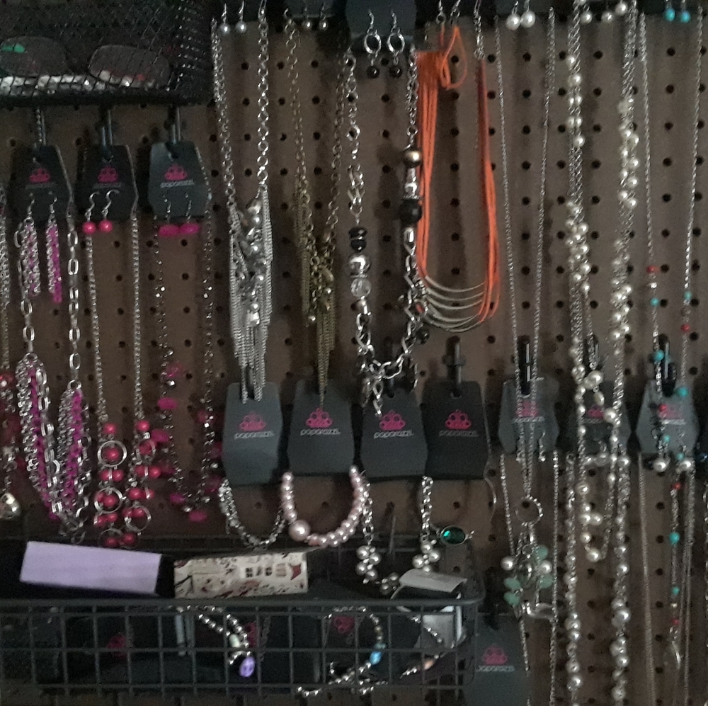 Jewelry - Picture 2 of 8